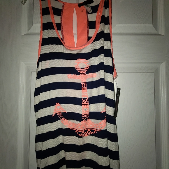 Top - Picture 2 of 5